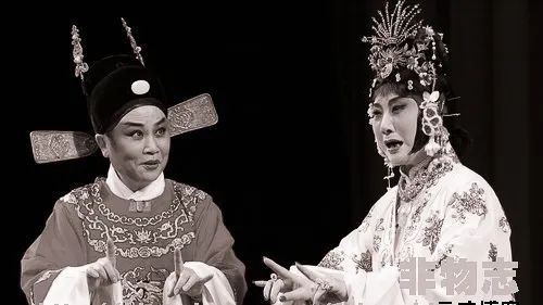 Hua Wenyi and Yue Meiti co-starred in "Horse on the Wall" 2007.12