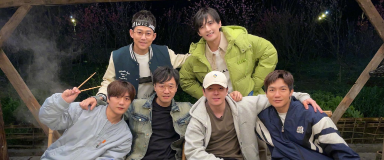 Group photo of the first guests of "Welcome to the Mushroom House"