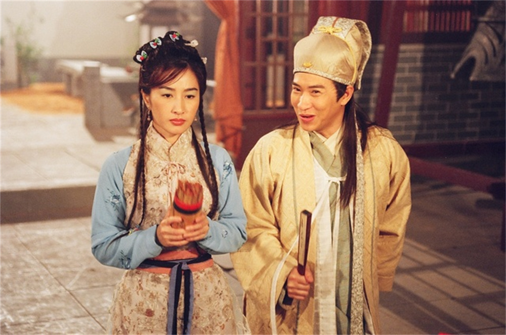 Stills of "Four Talents in Gold"
