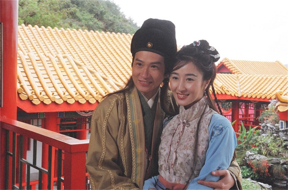 Stills of "Four Talents in Gold"