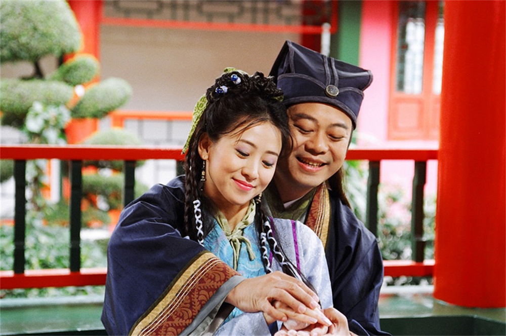 Stills of "Four Talents in Gold"