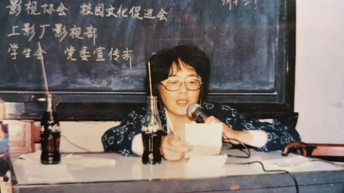 Memorial｜Recalling Director Huang Shuqin: "Besieged City" premiered in Fudan