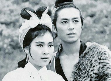 When he was young, Zeng Jiang was very handsome, and he often collaborated with actresses such as Chen Baozhu and Xue Ni. When watching Chen Baozhu and Xiao Fangfang set up the "Seven Princesses", he and Xie Xian and others wanted to set up "Seven Consorts" to take advantage of others, but they failed.