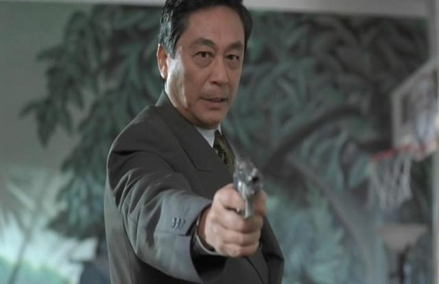 "Across the Four Seas" Zeng Jiang took a gun to kill "god son" Chow Yun-fat