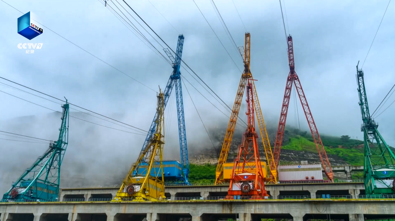 "Endeavouring China" stills