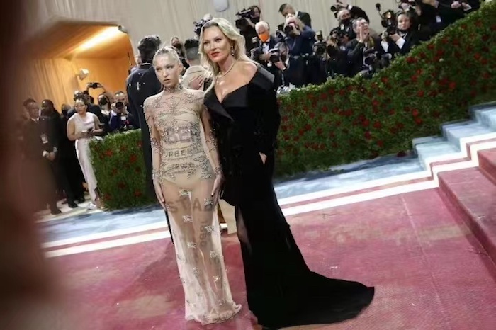Kate Moss (right) and daughter Lila Grace (left)