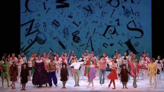 Can you "live" performances in the circle of friends without copyright? What is the correct online performance path?