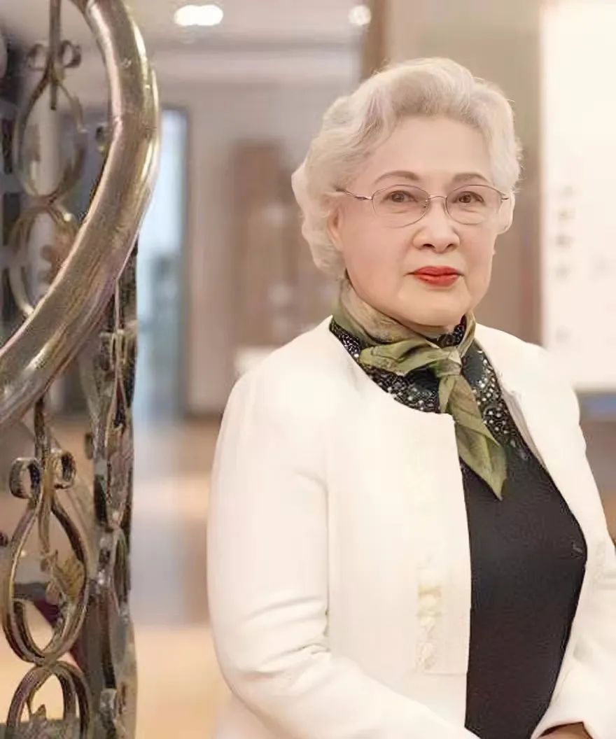As soon as the news of Teacher Qin Yi's death came out, netizens expressed their remembrance.