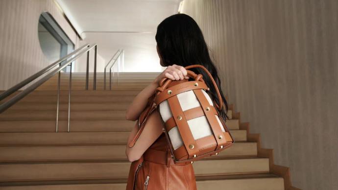 Not only is the epidemic impacted, but global luxury retail is facing three major challenges