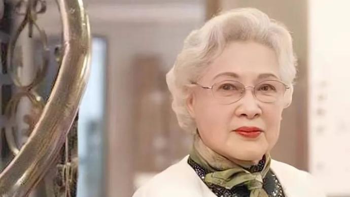 Ren Zhonglun wrote an article in memory of Qin Yi: a lifelong pursuit of being an artist of the people