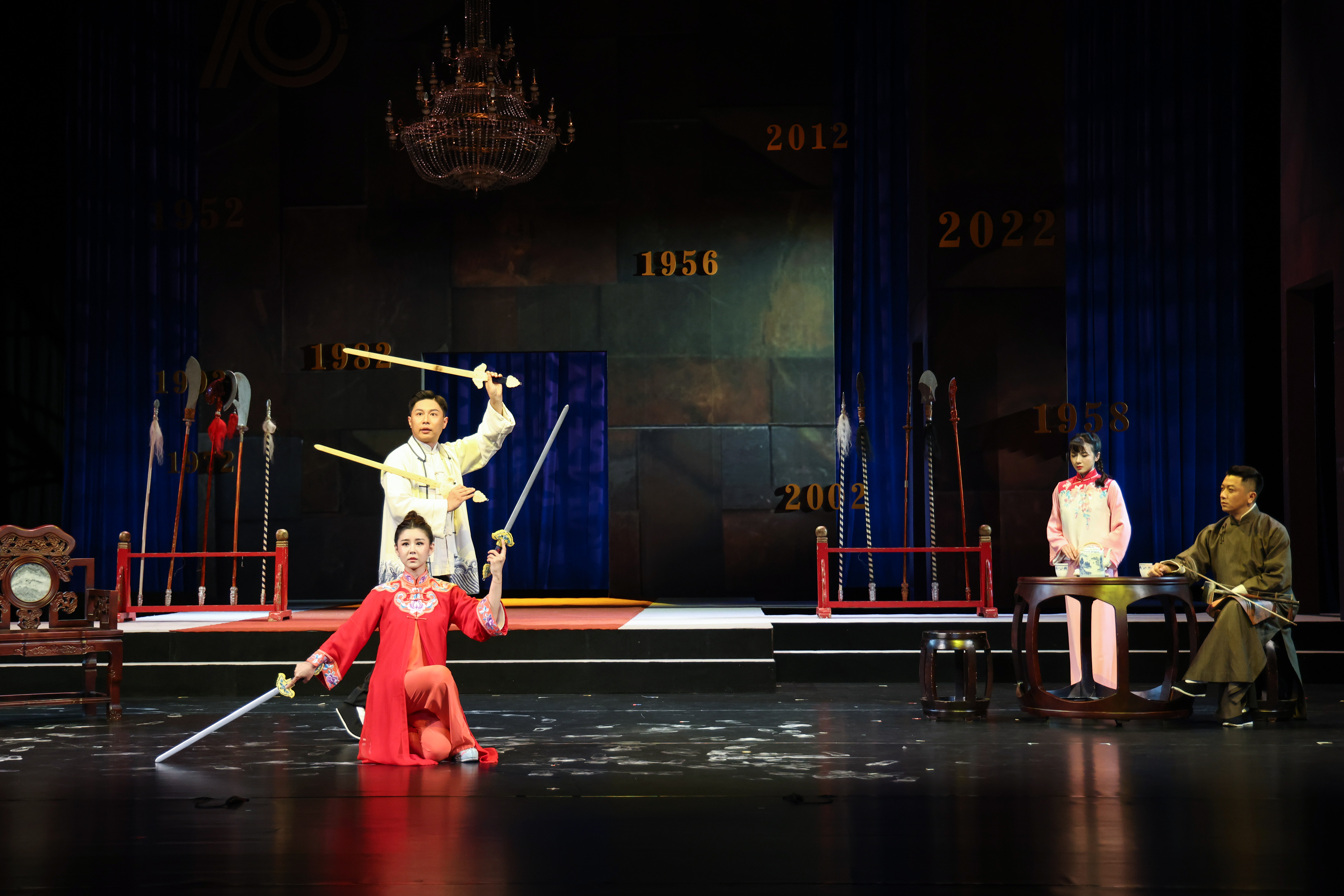 Stills of "The Death of a Famous Celebrity", Yan Rui (back) plays Liu Zhensheng, Li Xiaomeng (front) plays Liu Fengxian