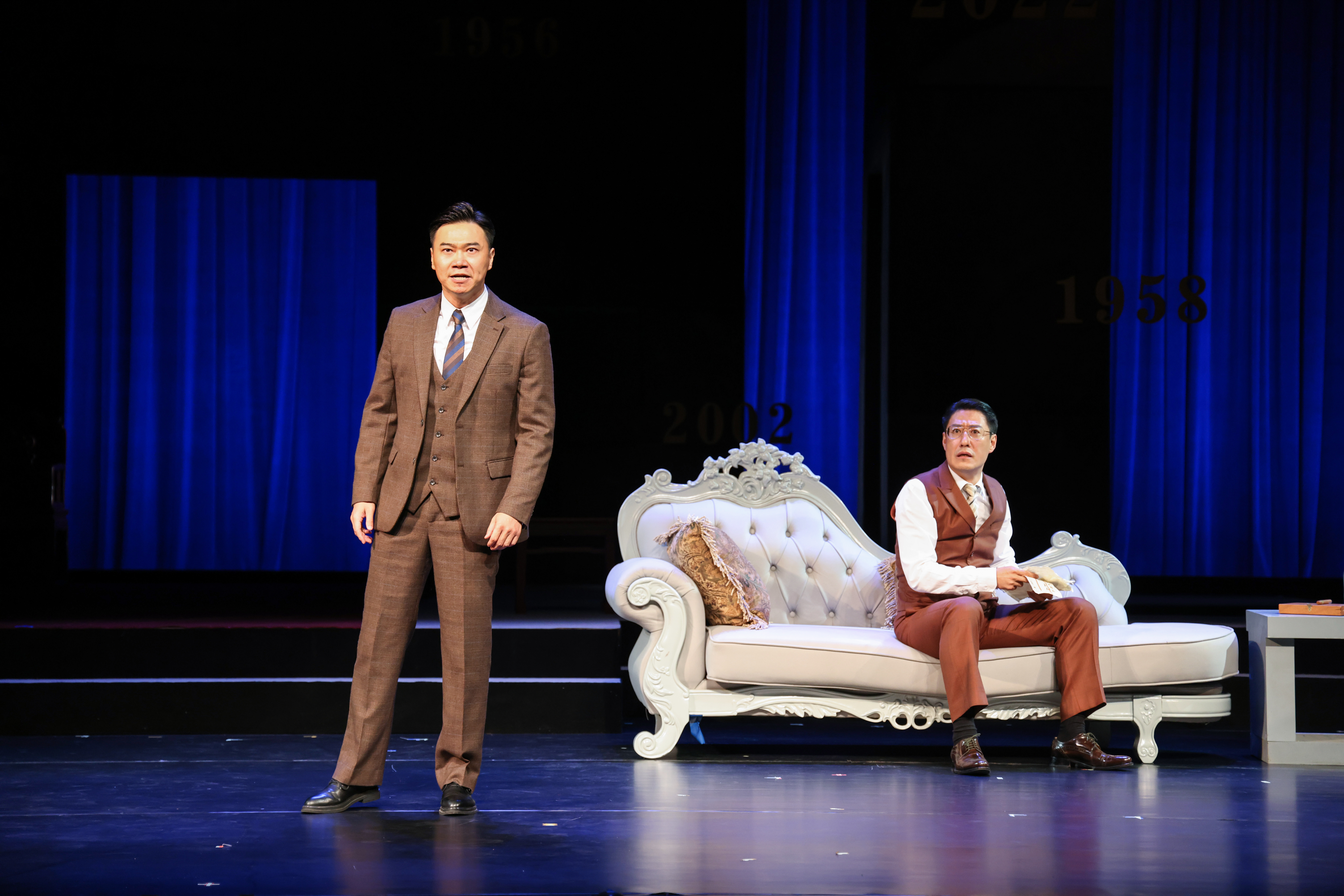 "Sunrise" stills, Li Shiqing, played by Lei Jia, and Pan Yueting, played by Yu Zhen