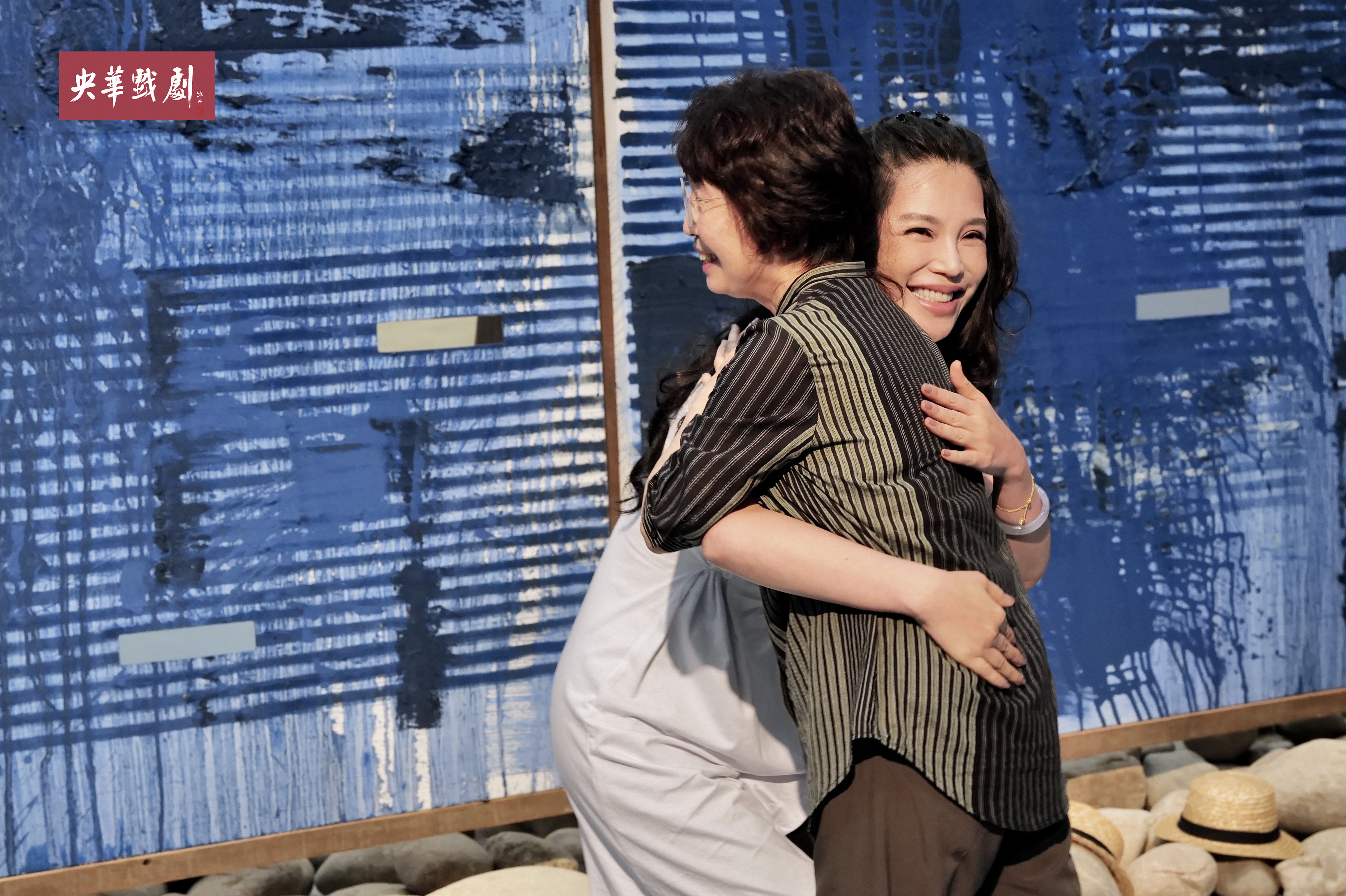 Wan Fang and Kong Wei hug