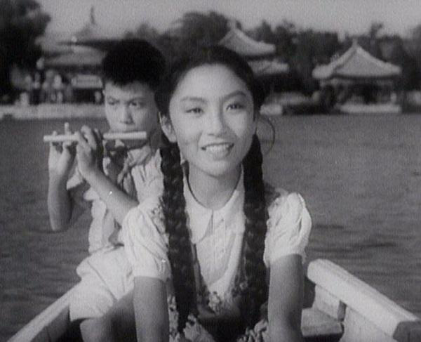Stills of the movie "Flowers of the Motherland"
