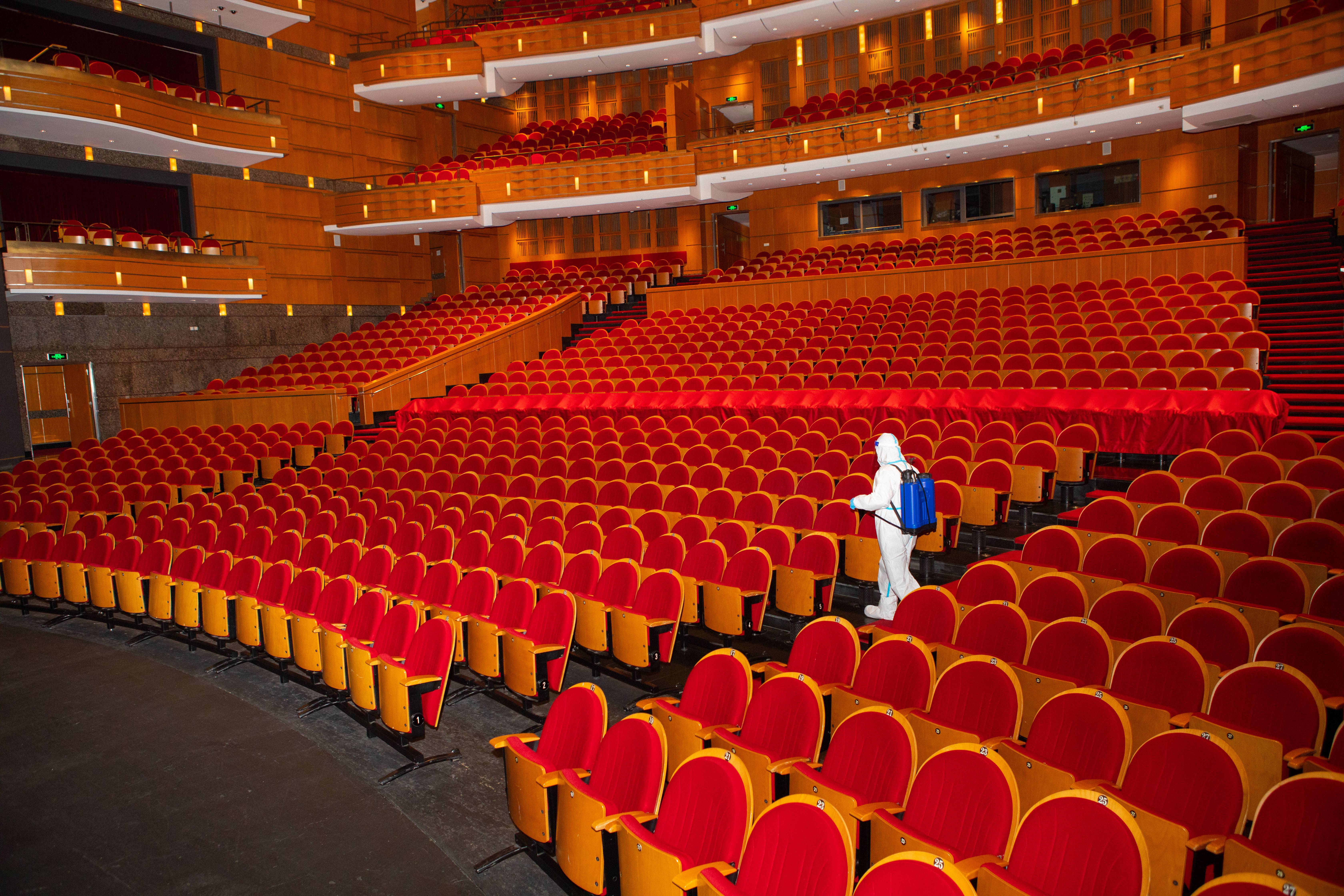 The Shanghai Grand Theater regularly disinfects the theater environment, and disinfects key areas one by one. This is the auditorium of the Grand Theater.