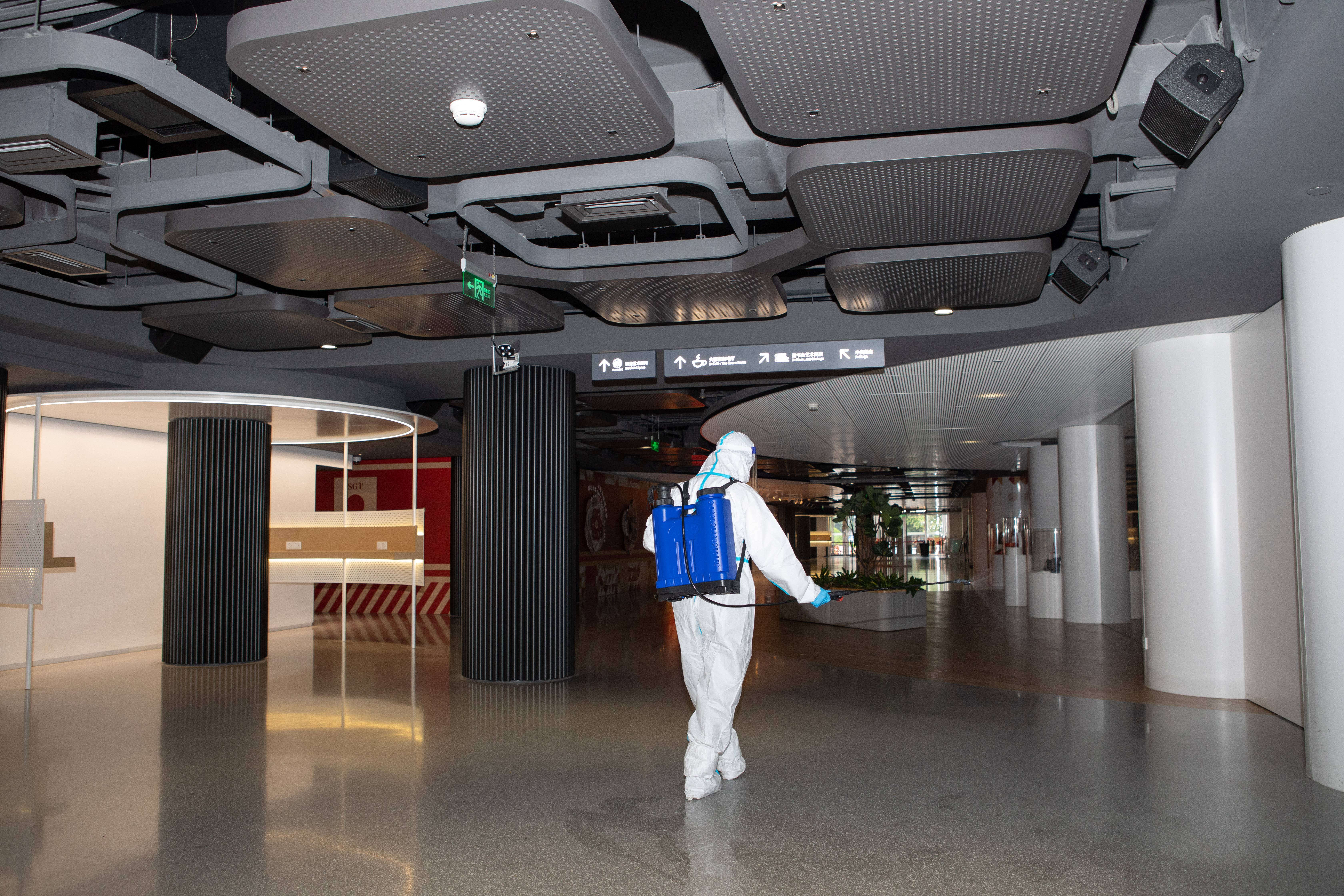 The Shanghai Grand Theater regularly disinfects the theater environment and disinfects key areas one by one. This is the A+ art space