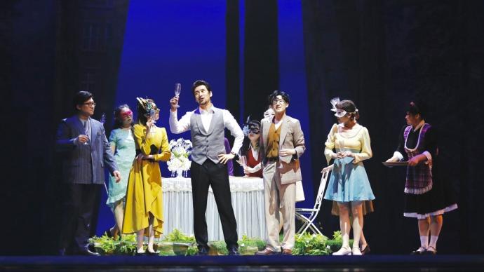After half a century of performance, the Chinese version of Japanese Four Seasons Troupe's "Born in Love" comes to Shanghai