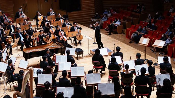 The famous scrolls of the ages are turned into musical poems, and "A Thousand Miles of Rivers and Mountains" premieres in Shanghai