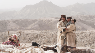 Premiere of the movie "Father is Far Away": Tribute to the "Angel in White on the Donkey's Back"