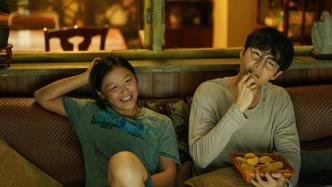 "Stop and Go": Reaching the Essence of Life in Lightness