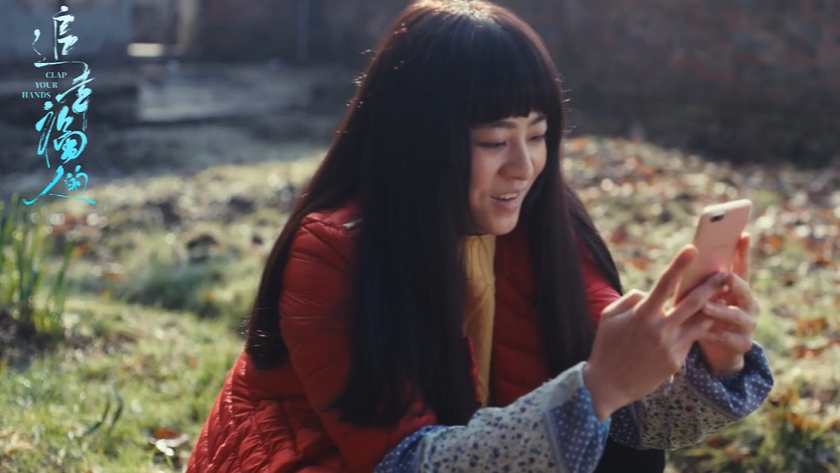 After 10 years of recording the "porcelain doll" family, the director made a movie for them to create dreams