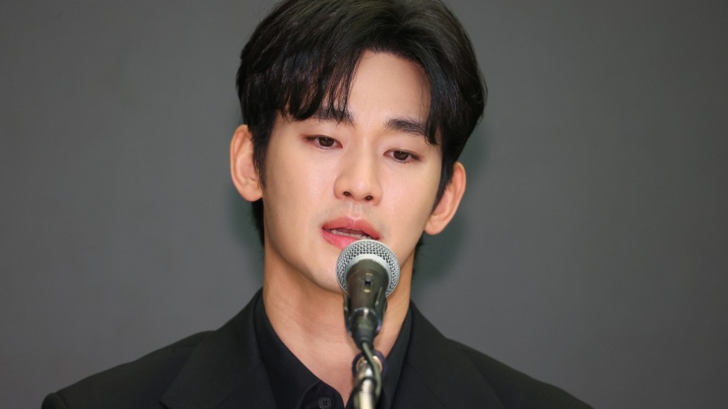 Kim Soo Hyun holds a press conference: If I go back to last year, I will still deny the relationship with Kim Sae Ron