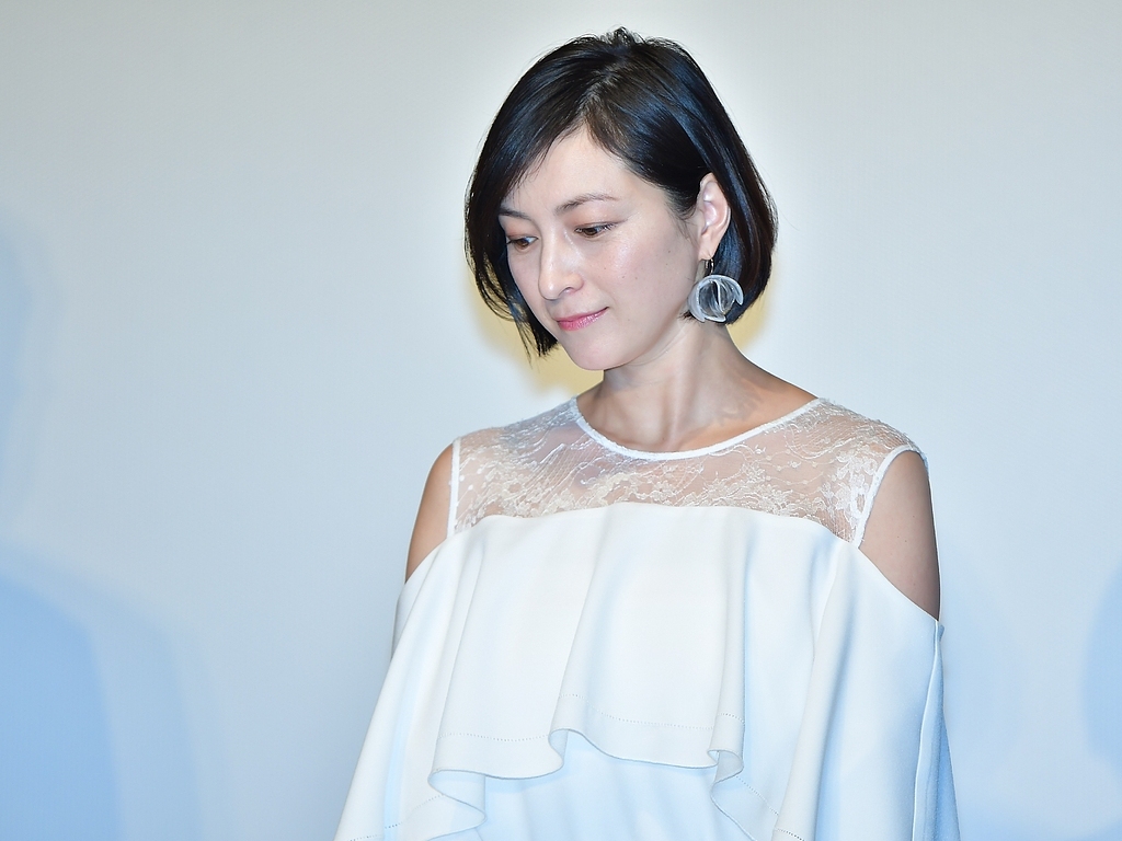 Hirosue Ryoko was rushed to the hospital after a car accident and was arrested for assaulting a nurse