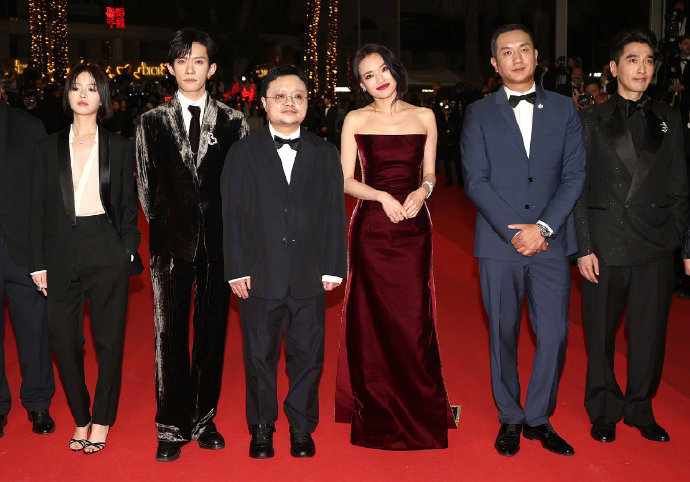 Bi Gan's new film "Wild Times" debuted in Cannes, and the applause after the screening lasted for 10 minutes