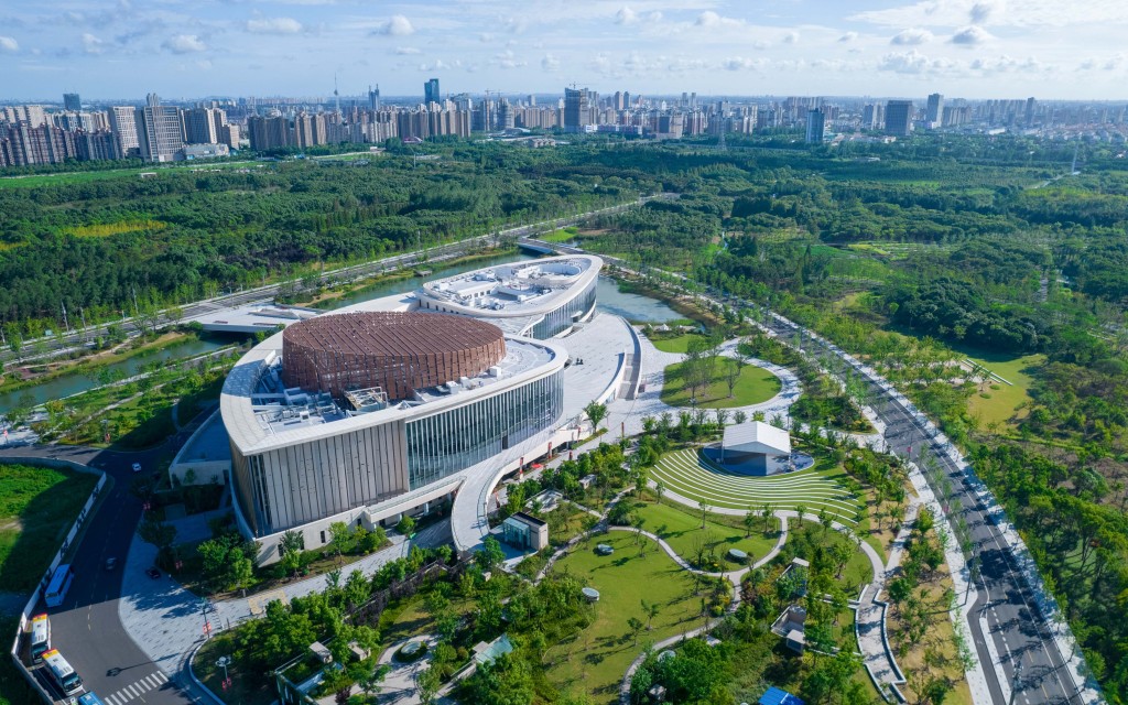 The second largest cinema in Shanghai is in Fengxian. In addition to film festival screenings, you can also watch open-air movies.