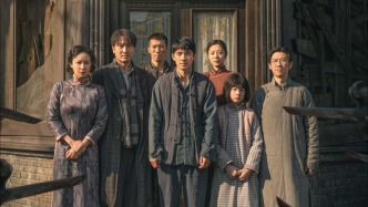 "Nanjing Photo Studio" won the Golden Deer Award for Best Screenplay