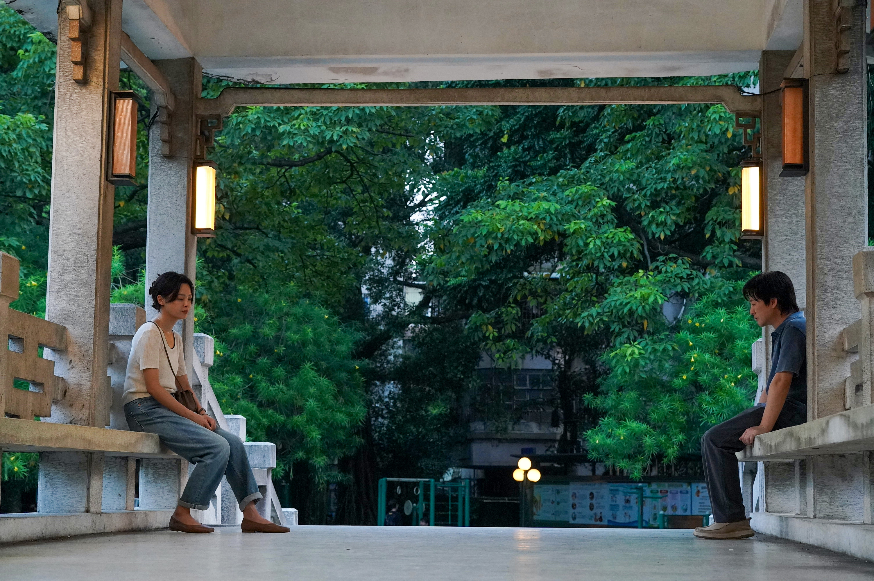At the Beijing premiere of "The Sun Rises at Noon," a comment read, "Xin Zhilei, you 'deserve' to win Best Actress!"