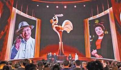 Xiao Guiyun, recipient of the Lifetime Achievement Award from the China Federation of Literary and Art Circles: Deeply rooting art in the fertile soil of national culture.