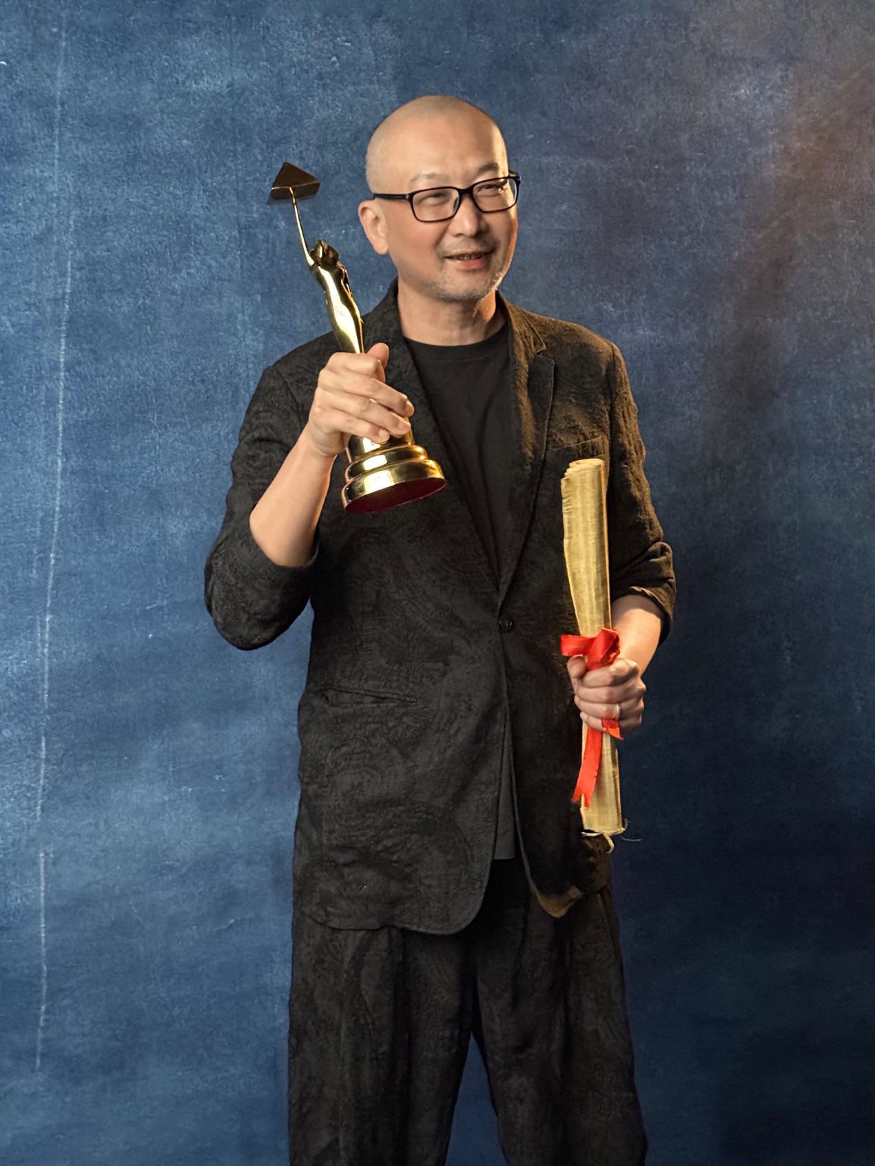 Guan Hu received the Lifetime Achievement Award at the Cairo International Film Festival for telling the ever-evolving story of China.