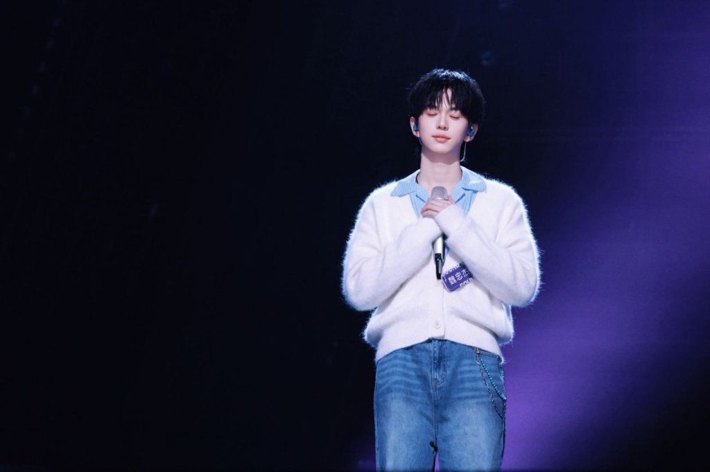 You don't need to be very loud to be heard, like musical actor Wei Zhongjie.