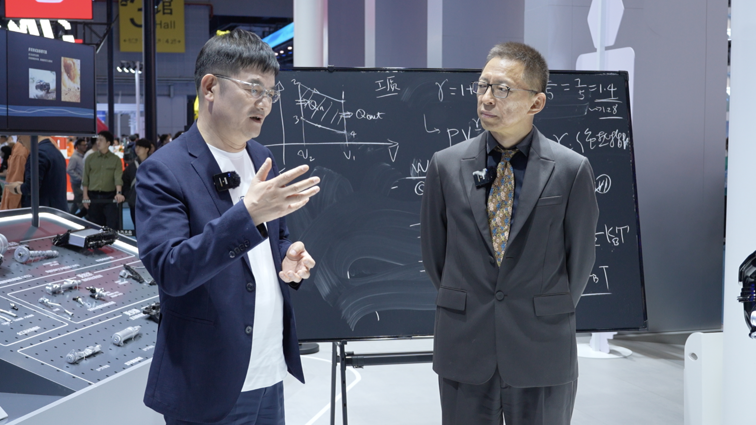 Zhang Chaoyang teaches physics at the Shanghai Auto Show and unlocks the black technology of SAIC Volkswagen engines with BOSS Tao