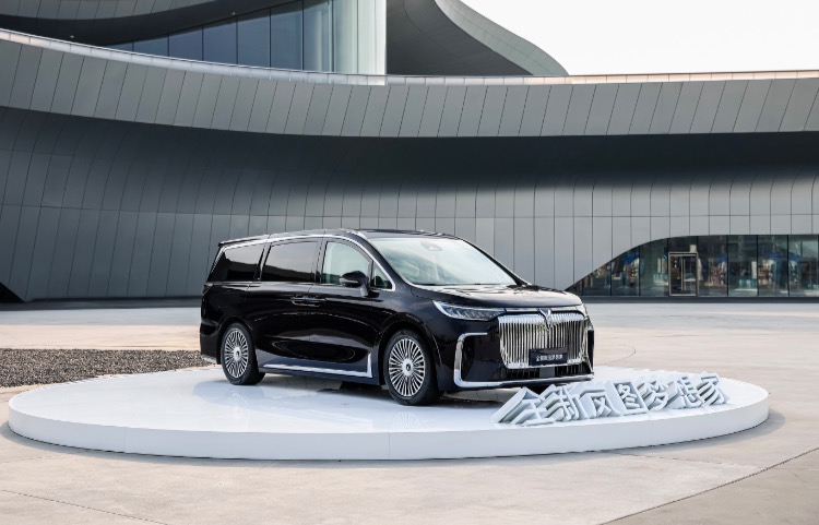 The brand-new Li Auto Dreamer "joins hands" with Huawei, featuring over 1,000 upgrades that address the pain points of MPV users.