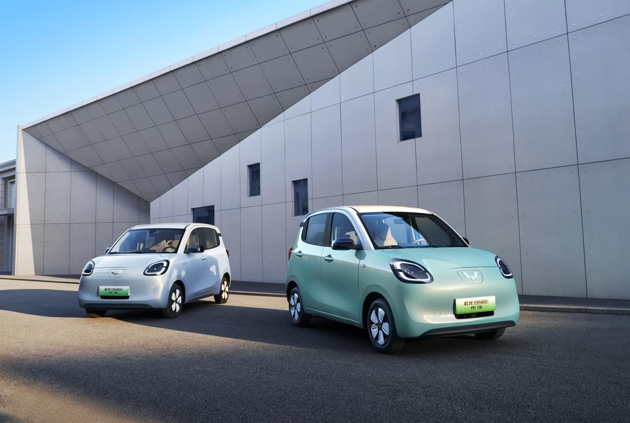 Hongguang MINIEV family adds a new member, opening up the A00-class four-door commuter vehicle market