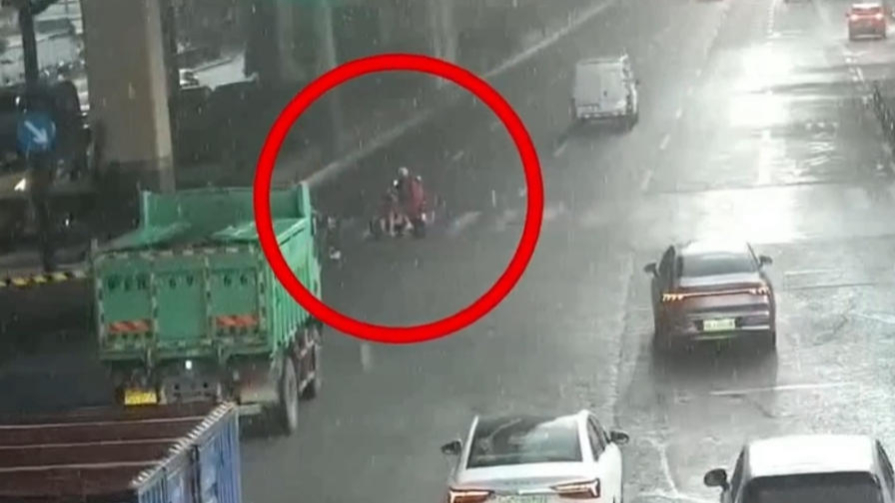 Shanghai police: In more than half of these traffic accidents, the perpetrators are over 60 years old, and running a red light is the primary cause.