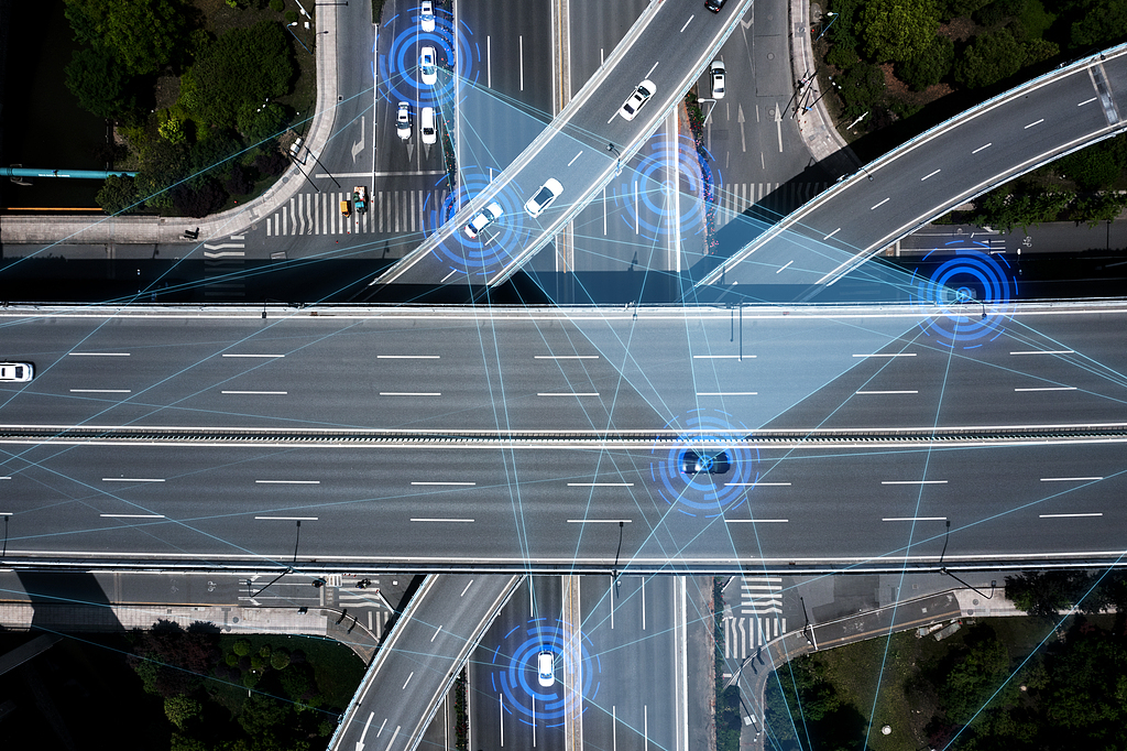The era of stringent regulation for smart cars has arrived. Experts warn that automakers' advertising must not cross safety red lines.