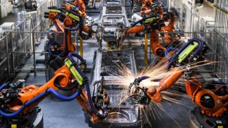 Media discusses the "iterative race" in the auto market: change for the sake of change, and "slow and steady wins the race" has become a luxury.