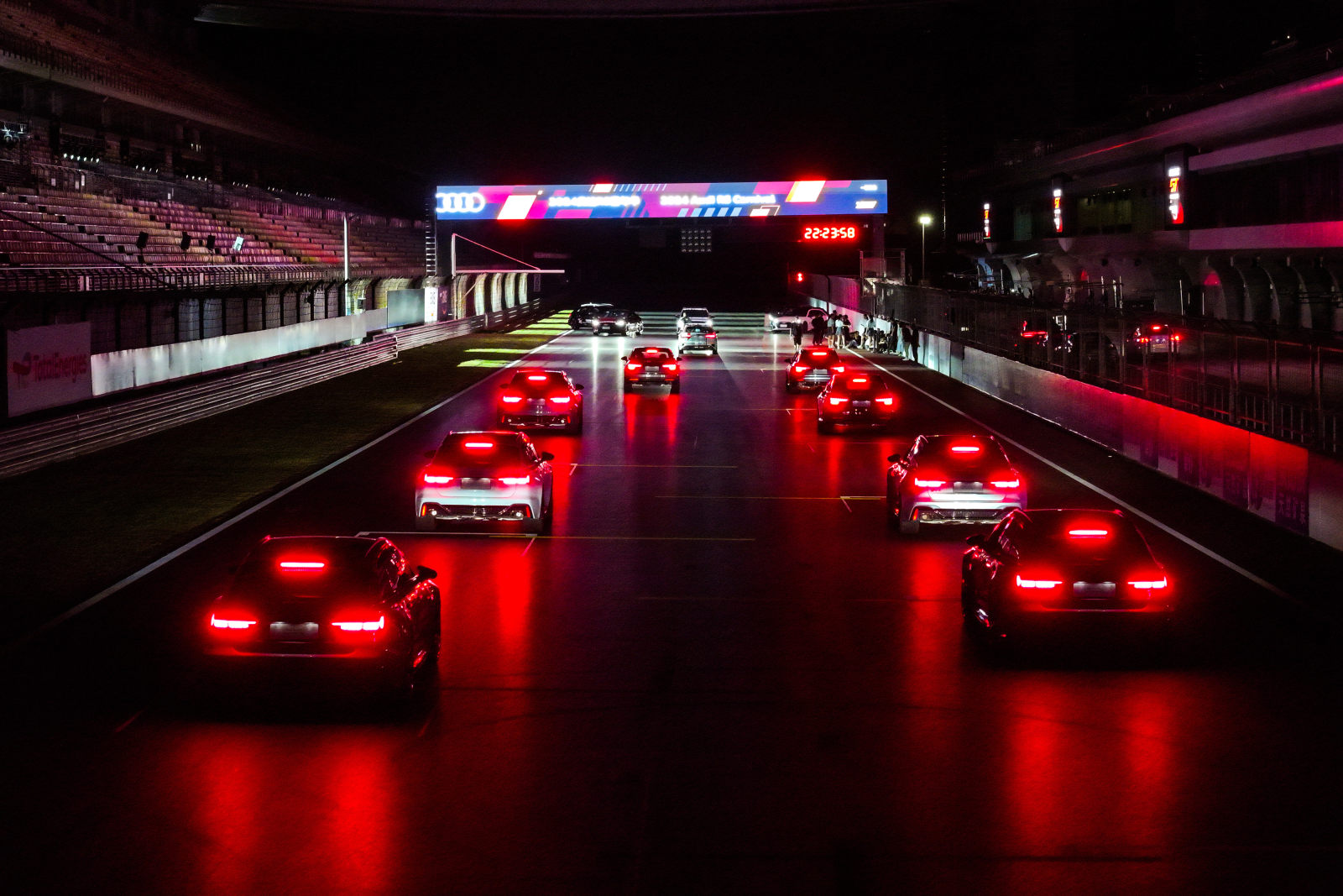 The night racecourse has landed at the Shanghai International Circuit, kicking off the 2024 Audi RS Carnival in Shanghai.