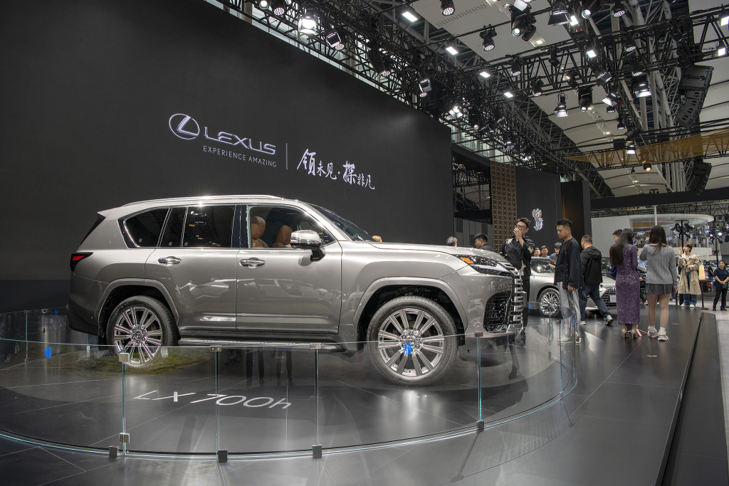 Lexus Gains in China as German Luxury Rivals Stumble