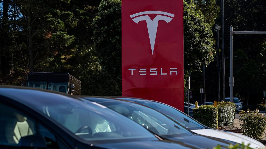 US probes 2.4 million Tesla vehicles after crashes