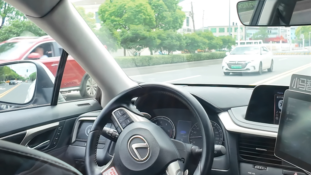 "Driverless" taxis enter trial operation in Shanghai. How will they be charged? Reporter's experience