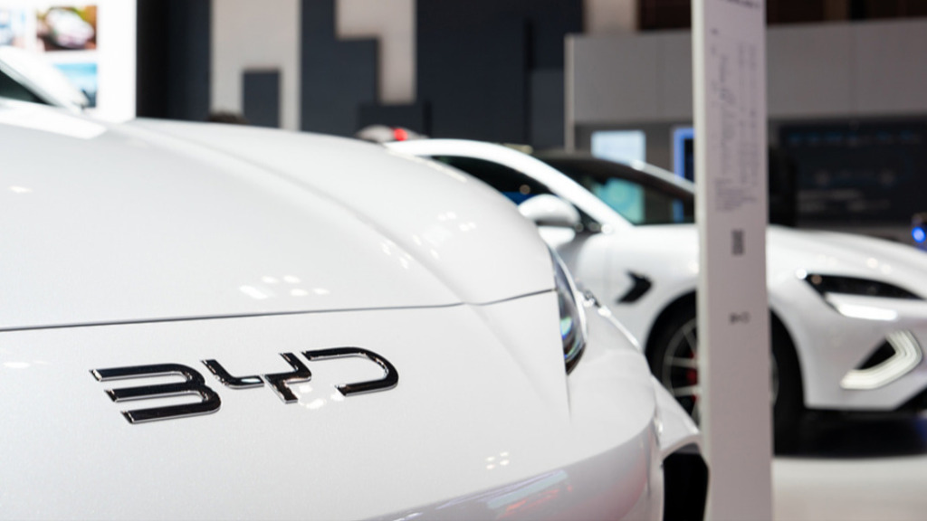 BYD's revenue reached a record high of 566.3 billion yuan in the first three quarters, with a net profit of 23.3 billion yuan.