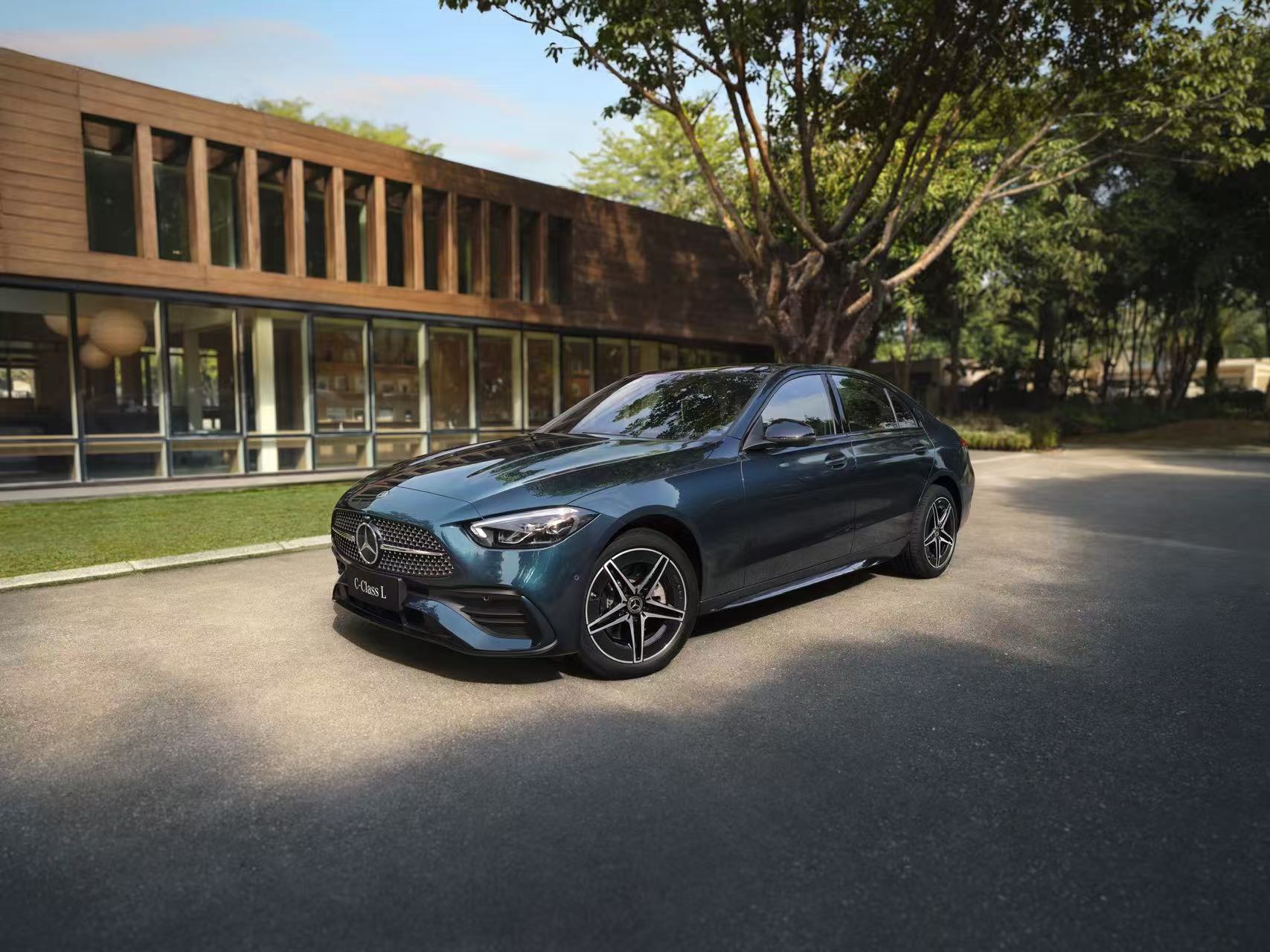 Mercedes-Benz C-Class Long Wheelbase: Your efforts deserve uncompromising luxury.