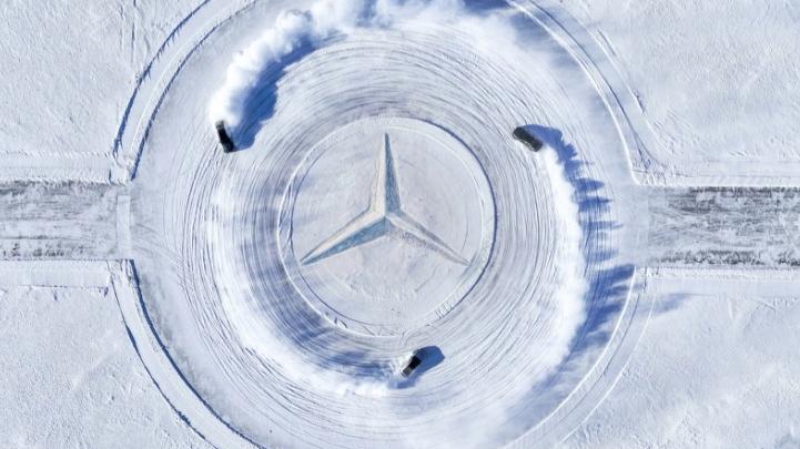 In the "Frozen" with Mercedes-Benz, feel the charm of everlasting style
