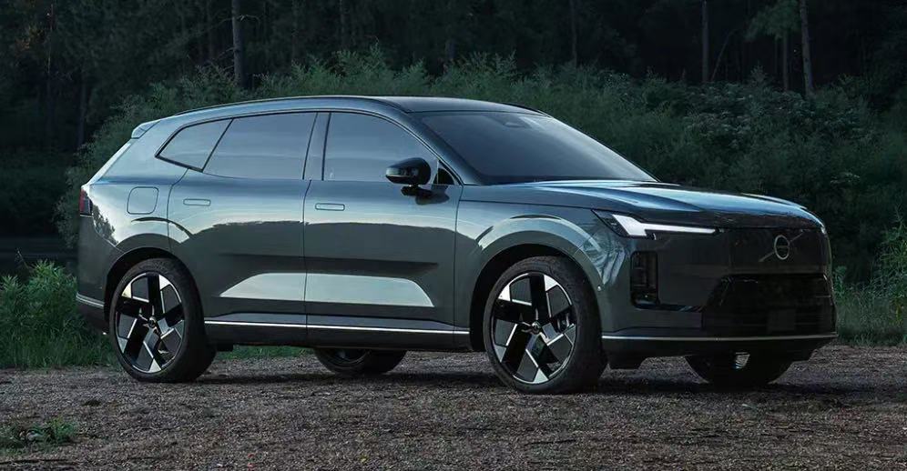 Volvo XC70 opens pre-sale as first luxury super hybrid