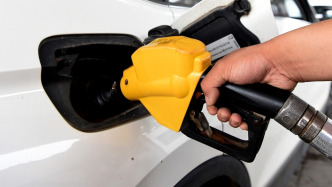 Gasoline prices are going up tonight, filling up a tank will cost an extra 9 yuan