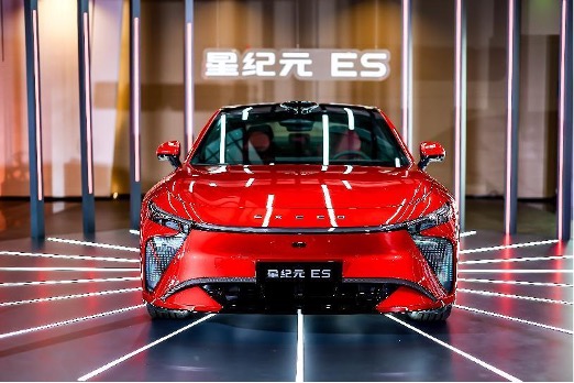 Starring in the "Overtaking on the Wall," the new Chery Star Era ES embodies the luxurious mission of Chery.